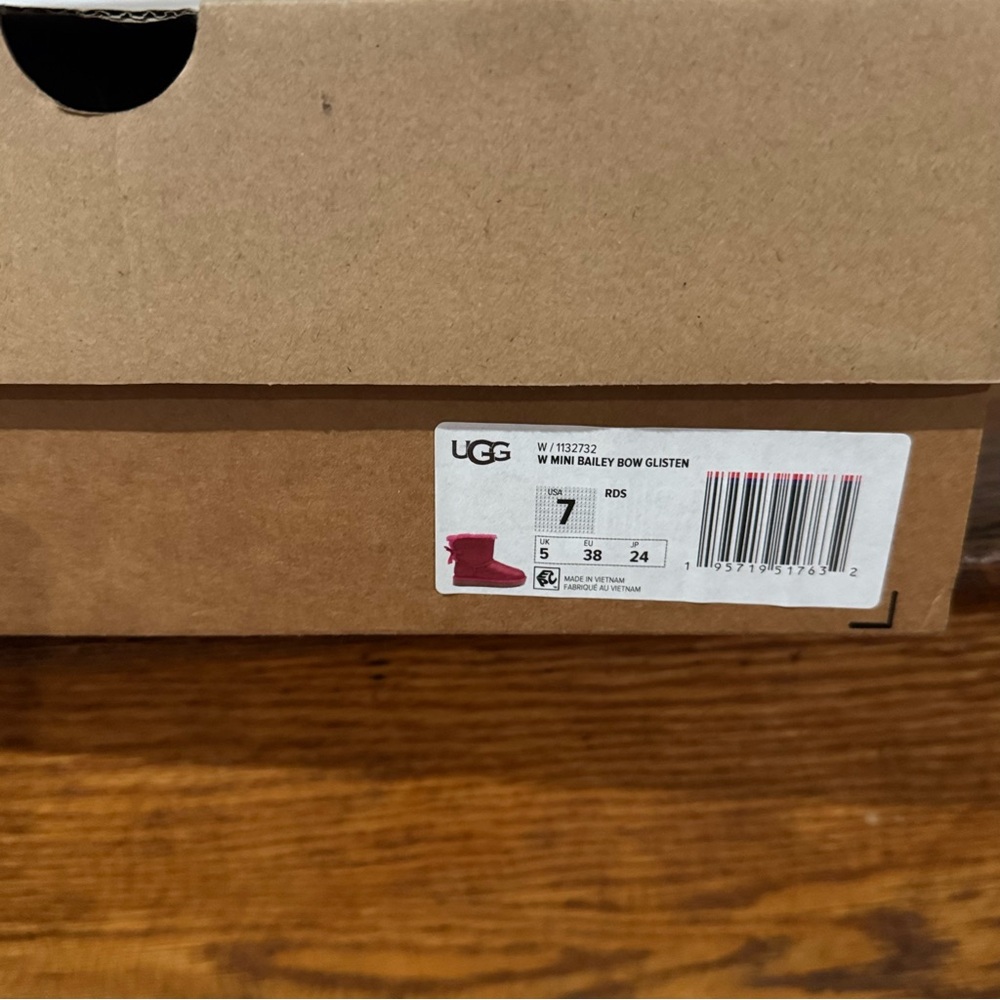 UGG women’s Metallic Hot Pink/red Boots - Picture 5 of 5